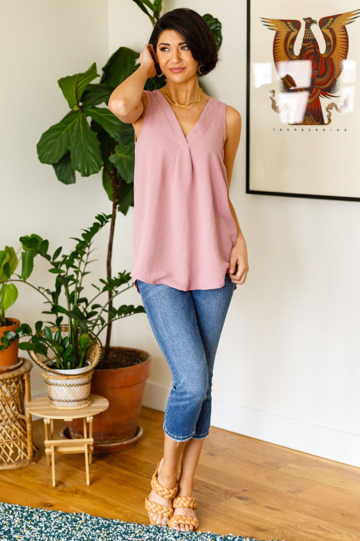 Calling For Spring Sleeveless Blouse!