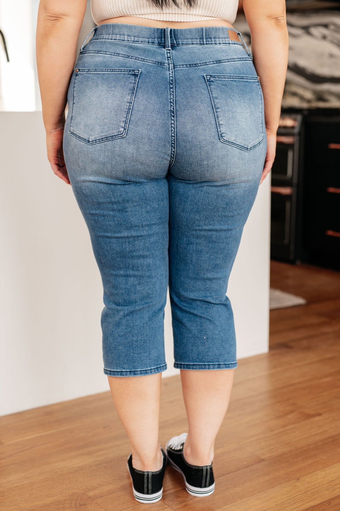 Judy Blue High Rise Cool Denim Pull On Capri Jeans