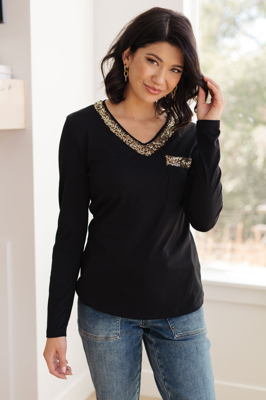 Glitter Lining Long Sleeve V-Neck Top!