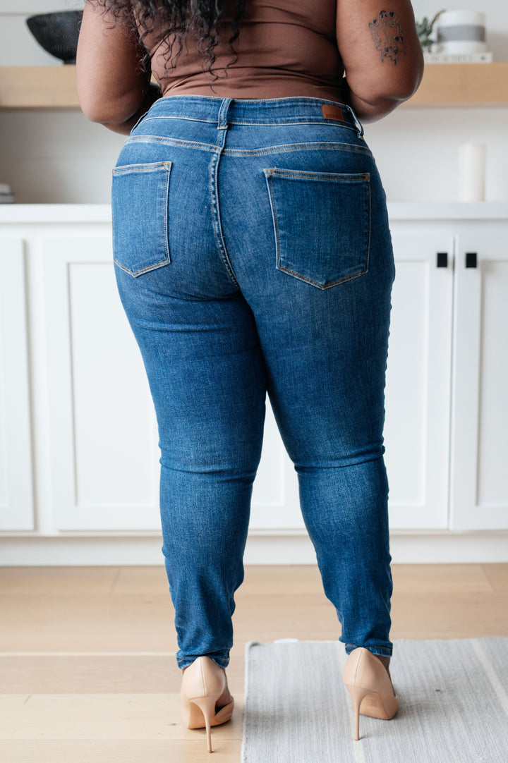 Judy Blue Mid-Rise Skinny Jeans