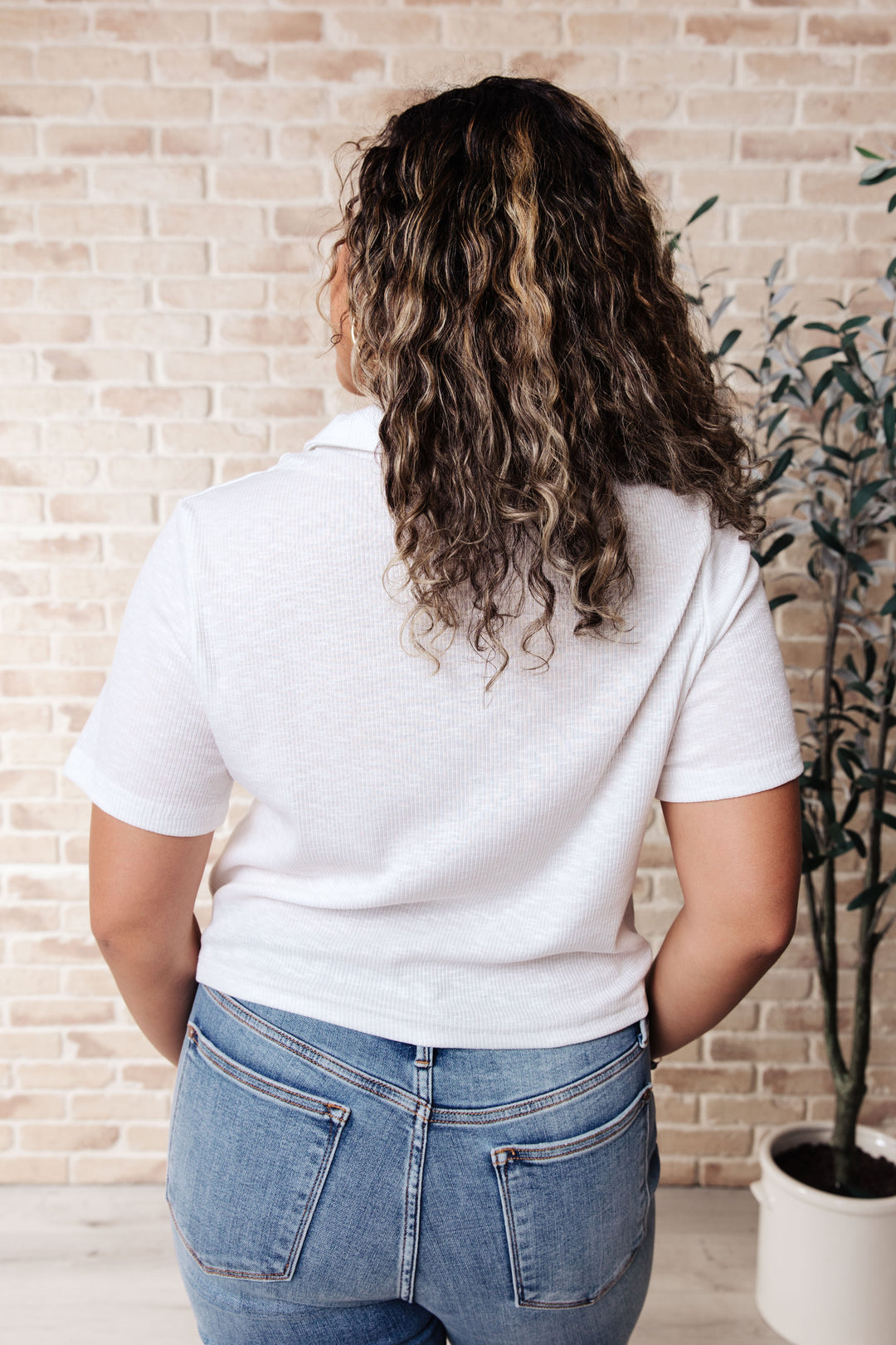 Rory Ribbed Cropped Tennis Tee in White!