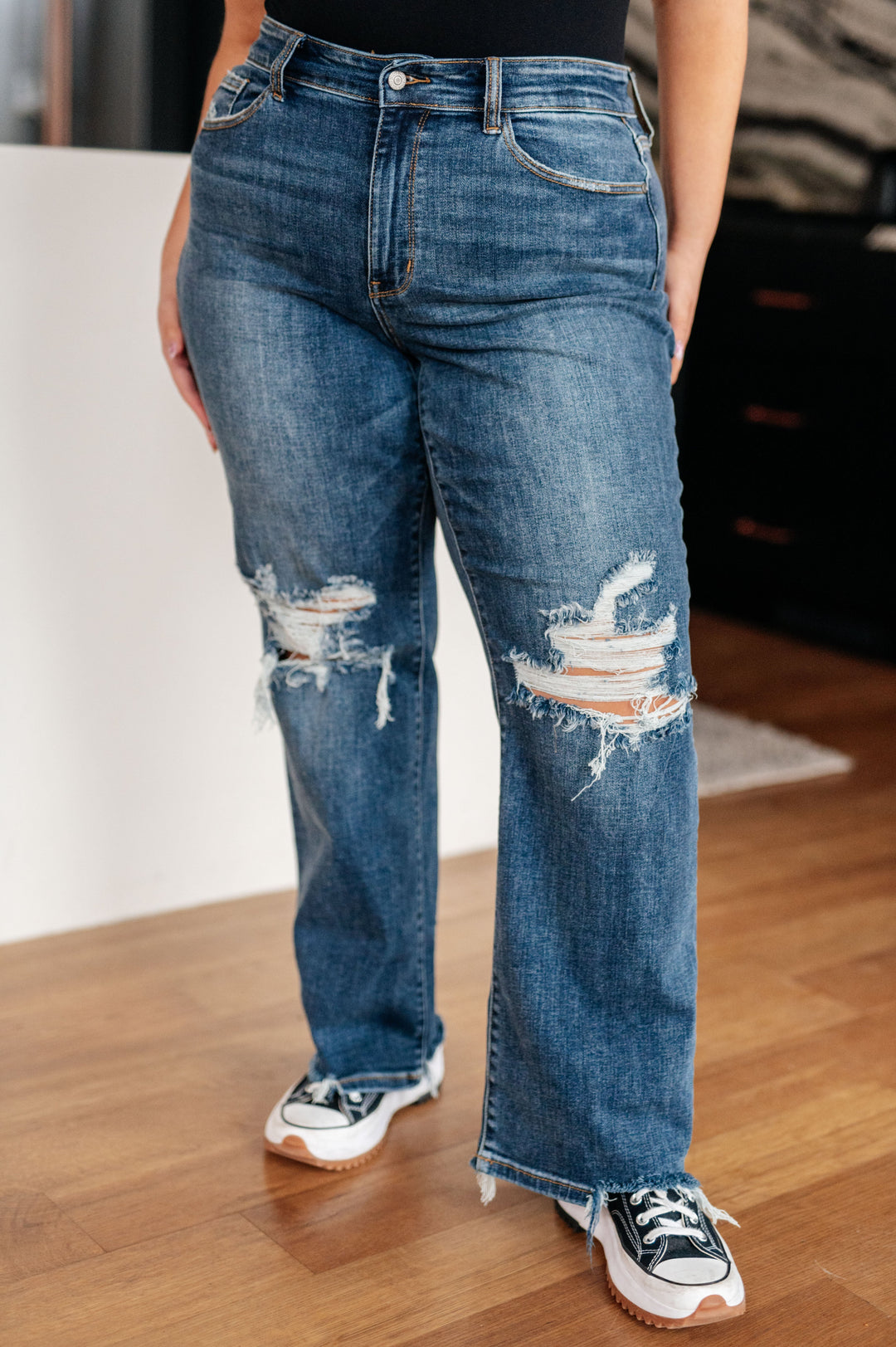 Judy Blue High Rise 90's Straight Jeans in Dark Wash