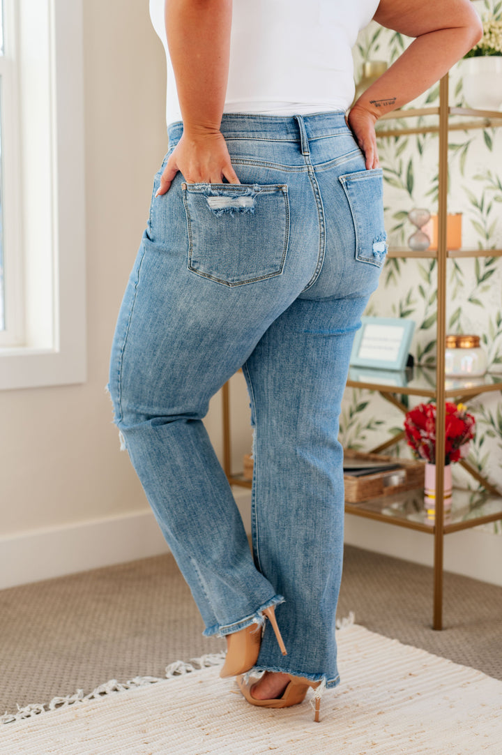 Judy Blue High Rise 90's Straight Jeans in Light Wash