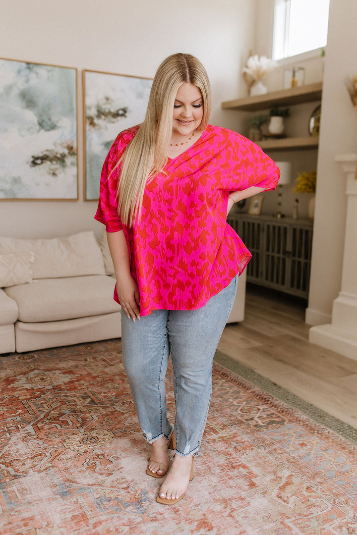 Unforgettable V-Neck Animal Print Blouse!